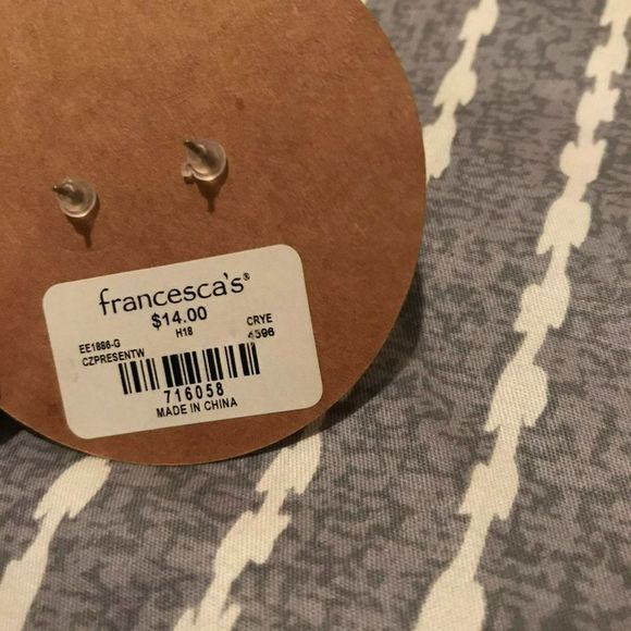 Francesca's Women's Gold Post Dangle Earrings & Fashion Jewelry Cuff Bracelet - Picture 12 of 12